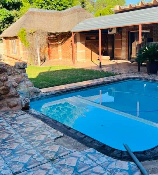 8 Bedroom Residential Property For Sale In Golfview Vibrant Property